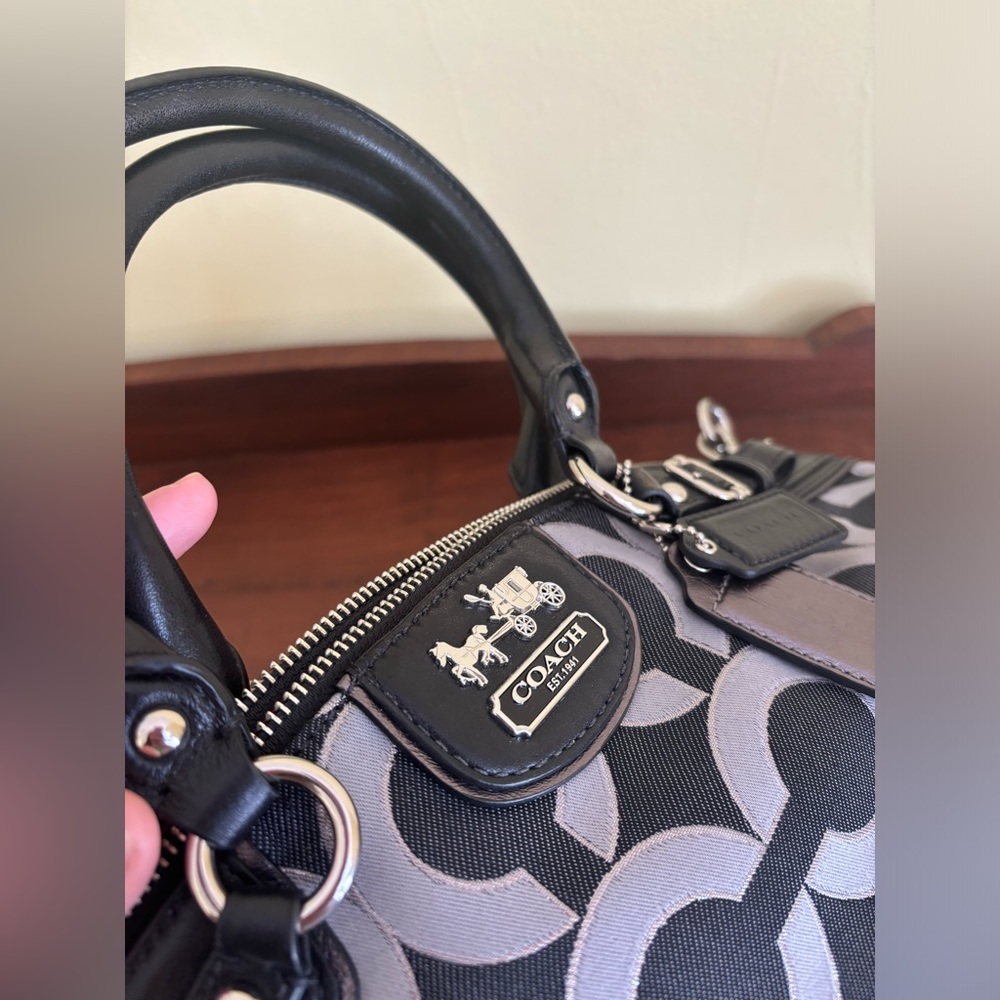Authentic Coach bag - Picture 6 of 8